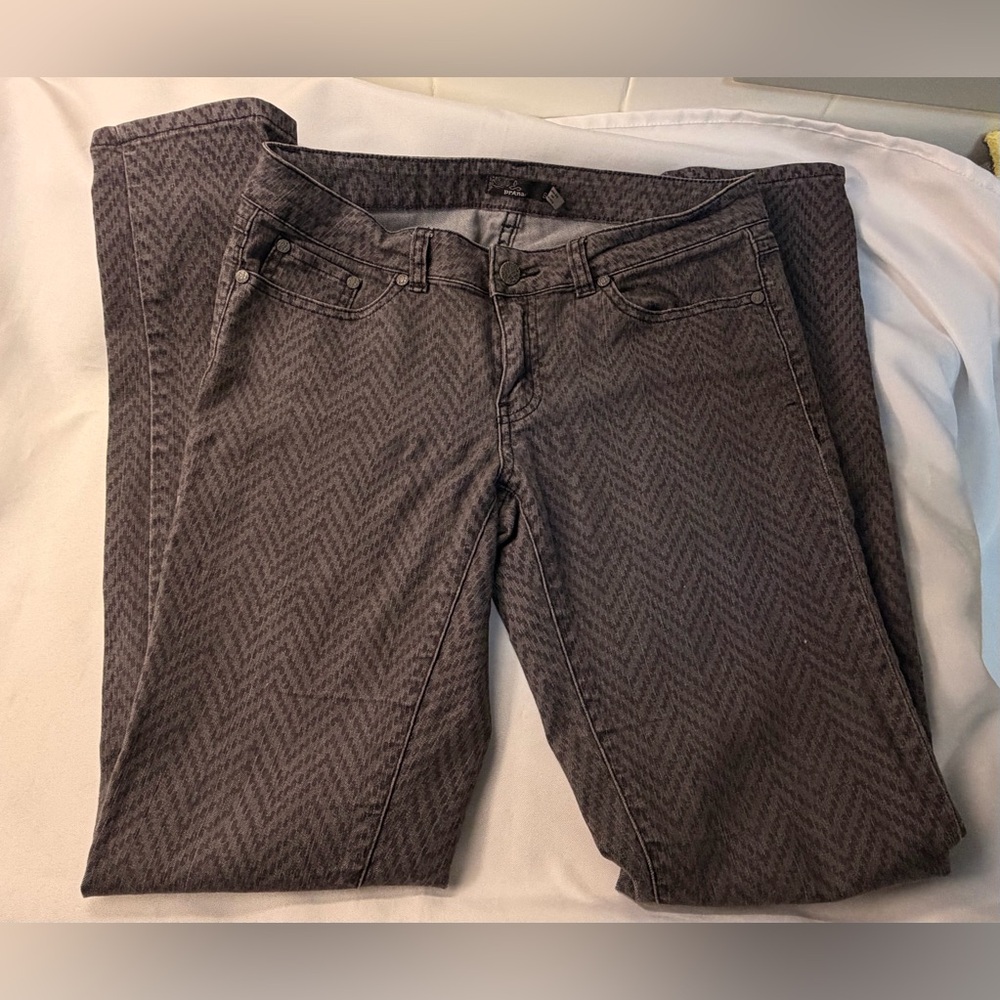 PrAna Kara Skinny Jeans With Grey and Black Chevron Pattern Size 6